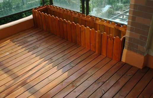 防腐木在夏季需要谨防开裂变形