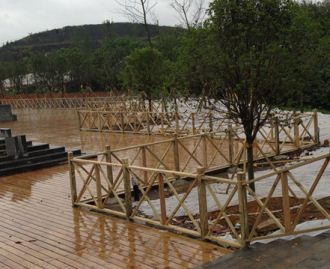 防腐木变色原因分析与处理方案